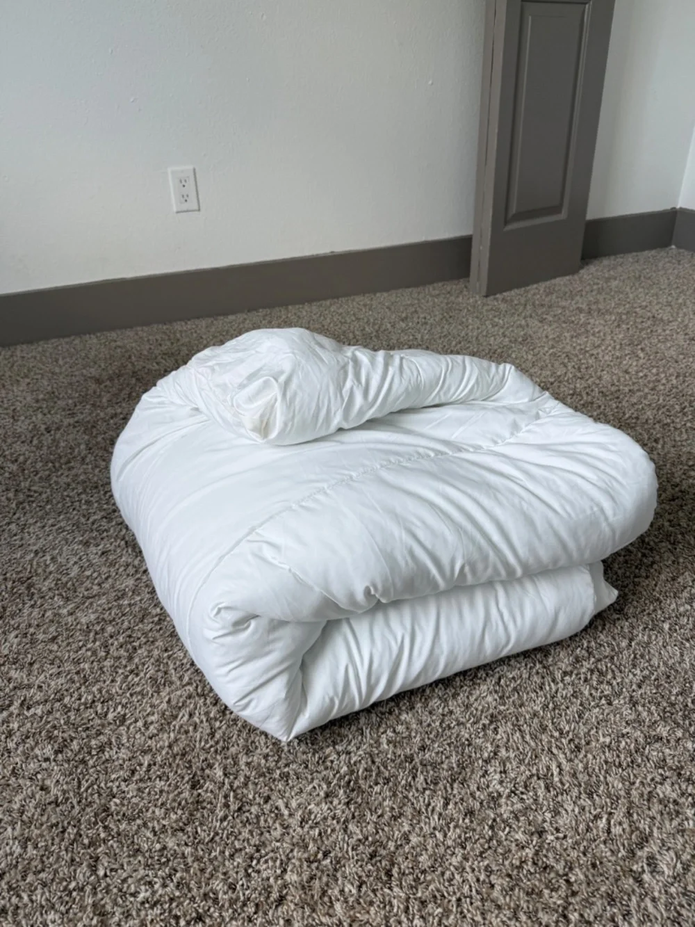 Serta Power Chill Soft Cooling Down Alternative Comforter, Lightweight Full/Quee